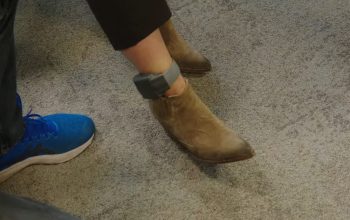 Bestuurder_Claudia_van_Bruggen_ervaart_vijf_dagen_een_enkelband (enkelband schoen)
